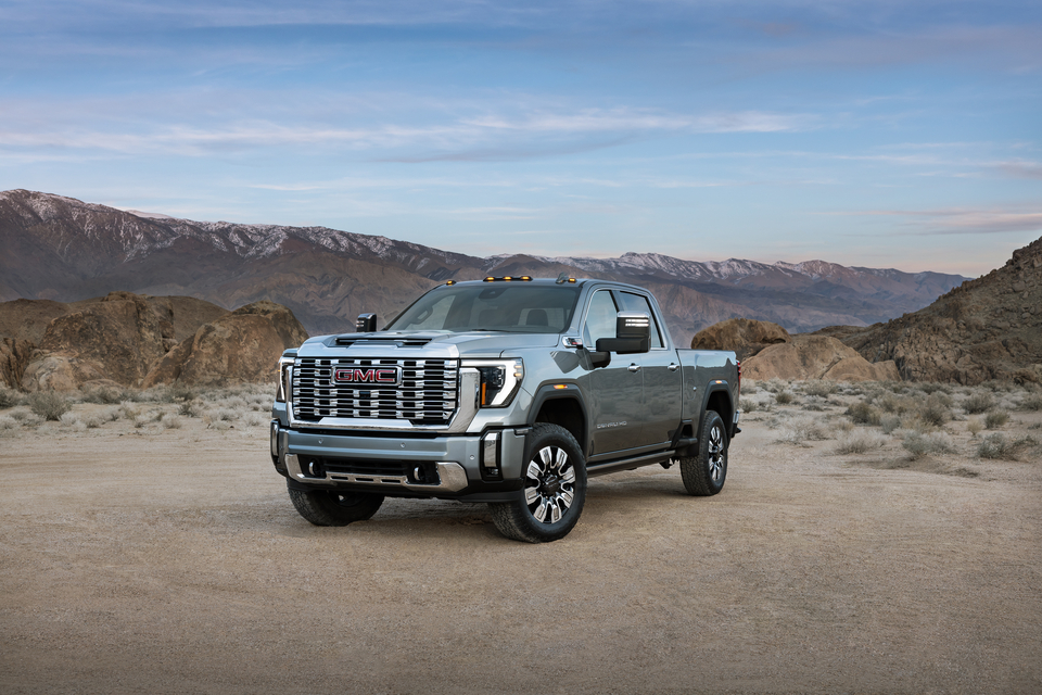 Comparing the 2025 and 2024 GMC Sierra 2500HD Heavy-Duty Pickup Trucks