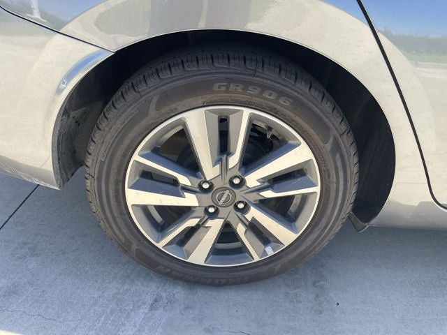 2023 Nissan Versa 1.6 SV