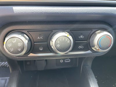 2023 Nissan Versa 1.6 SV