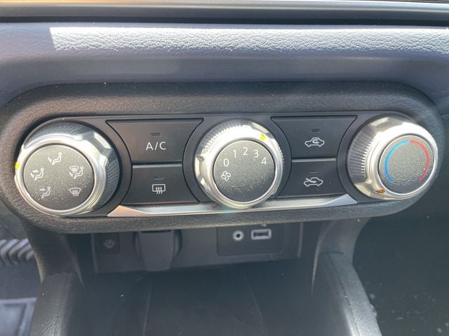 2023 Nissan Versa 1.6 SV