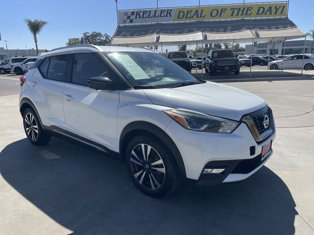 Used 2019 Nissan Kicks SR with VIN 3N1CP5CU2KL552385 for sale in Hanford, CA