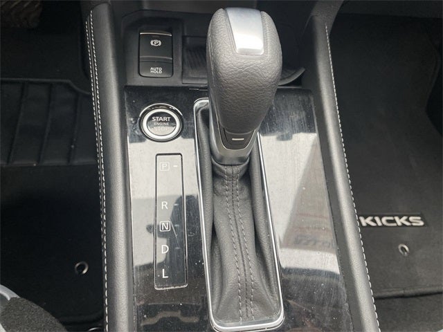 2022 Nissan Kicks SR