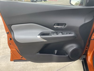 2022 Nissan Kicks SR