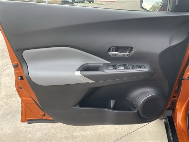 2022 Nissan Kicks SR