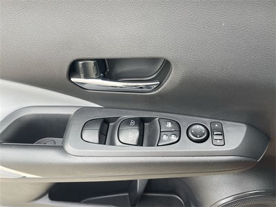 2022 Nissan Kicks SR