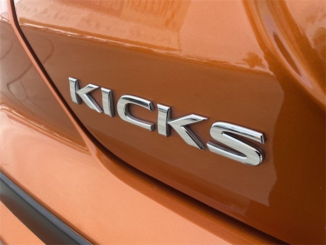 2022 Nissan Kicks SR