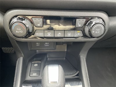 2022 Nissan Kicks SR