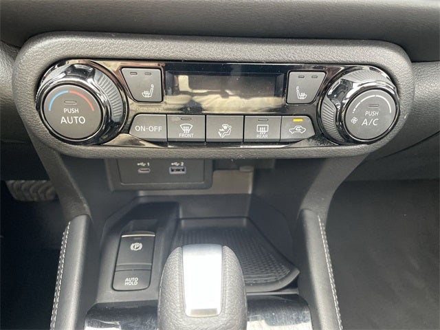 2022 Nissan Kicks SR