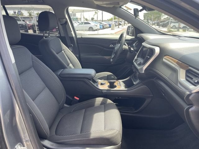 2022 GMC Acadia SLE