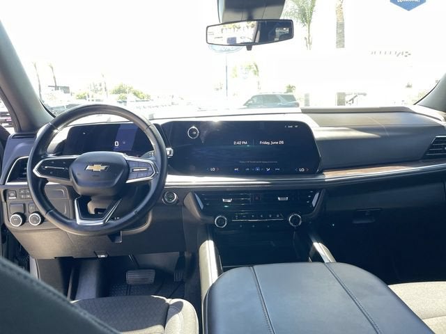 2025 Chevrolet Suburban LS