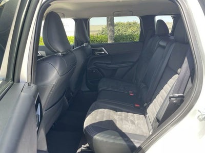 2025 Mitsubishi Outlander SE