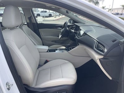 2019 Buick Regal TourX Essence